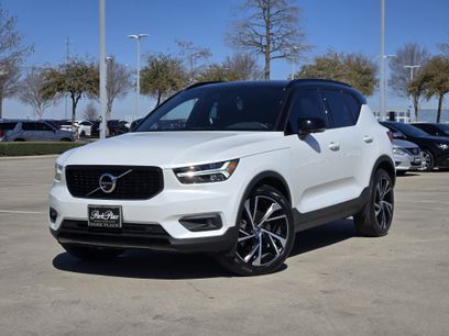 Used 2022 Volvo XC40 T5 R-Design w/ Advanced Package