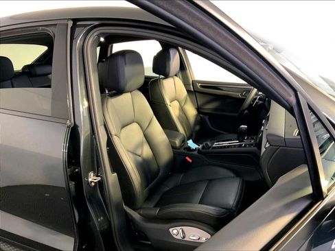 Certified 2026 Porsche Macan AWD/4WD image 18