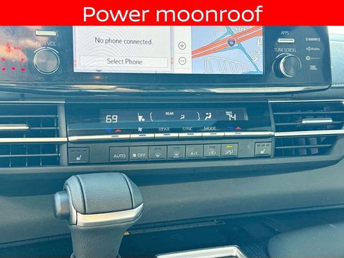 Used 2024 Toyota Sienna XLE Woodland Edition image 16