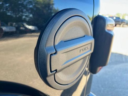 Used 2018 Jeep Wrangler Unlimited Sahara AWD/4WD image 13