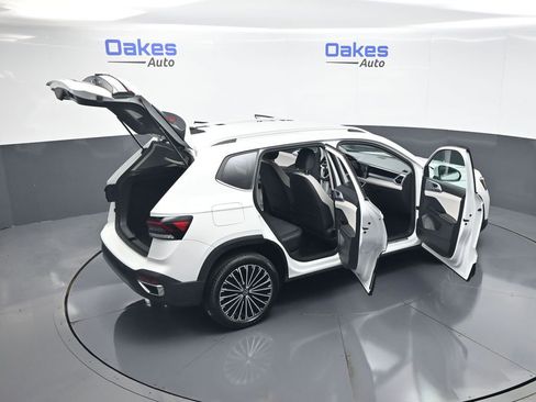 Used 2025 Volkswagen Taos SE FWD image 56