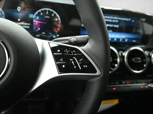 New 2026 Mercedes-Benz GLB 250 4MATIC image 16