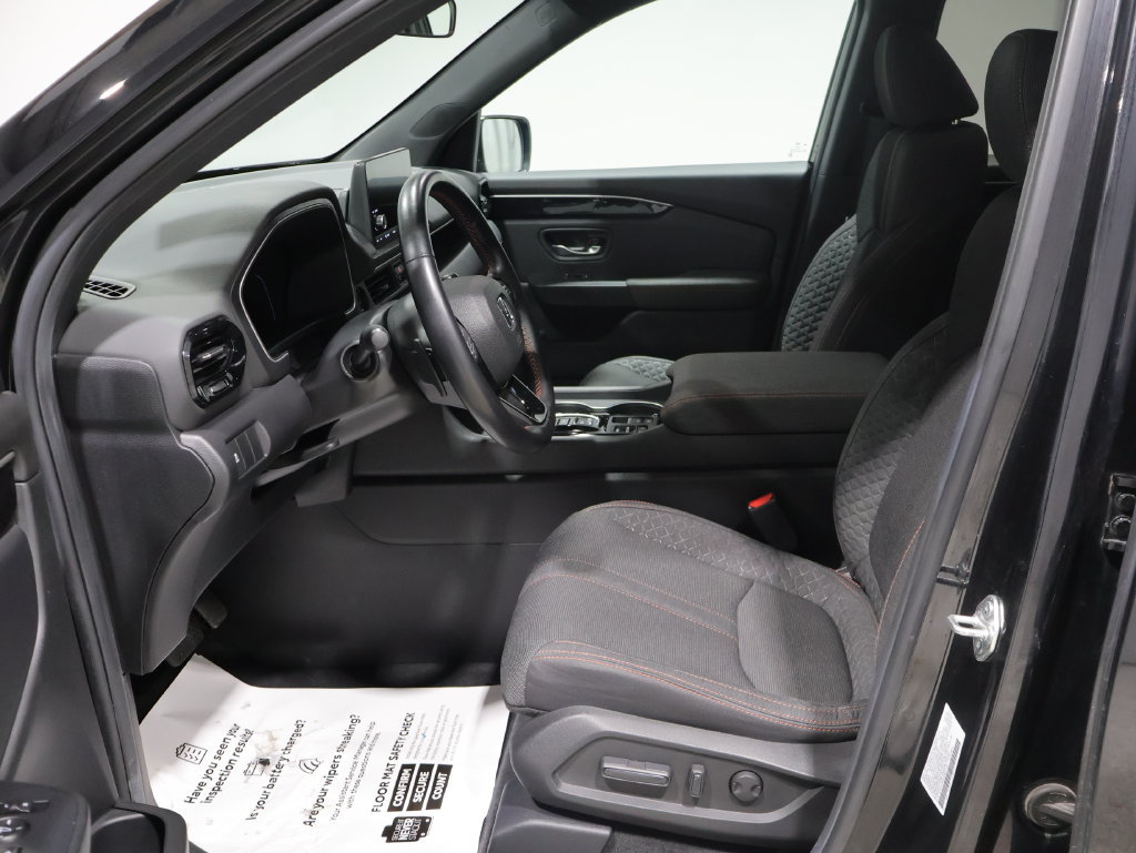 Used 2025 Honda Pilot Sport image 11