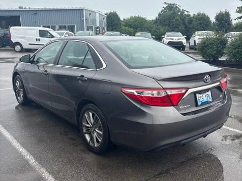 Used 2017 Toyota Camry SE FWD image 1