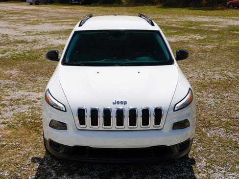 Used 2017 Jeep Cherokee Sport image 19