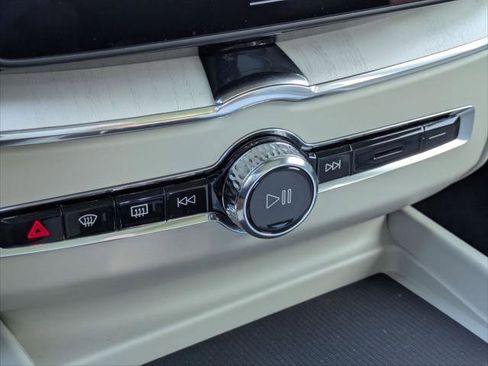 New 2026 Volvo XC60 T8 Ultra w/ Protection Package Premier image 7