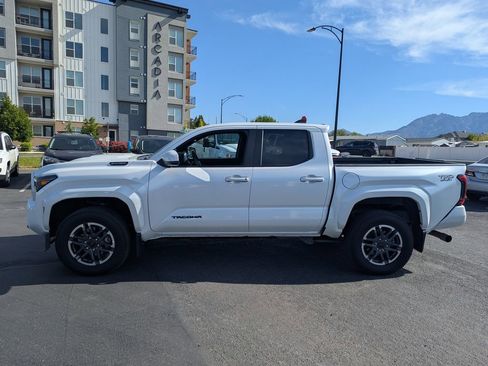 Used 2025 Toyota Tacoma TRD Sport AWD/4WD image 10