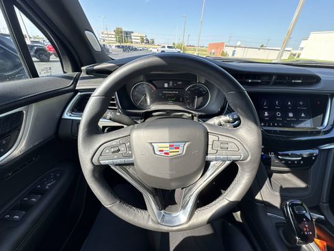 Certified 2025 Cadillac XT6 Premium Luxury image 14