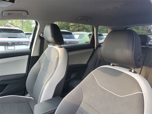 New 2025 Volkswagen Taos SE image 16