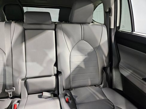 Used 2021 Toyota Highlander XLE image 14