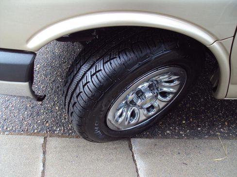 Used 2011 Chevrolet Express 1500 LT w/ LT Preferred Equipment Group image 31