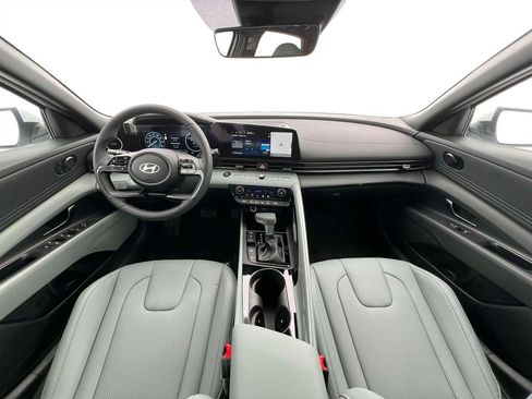 New 2025 Hyundai Elantra Limited FWD image 13