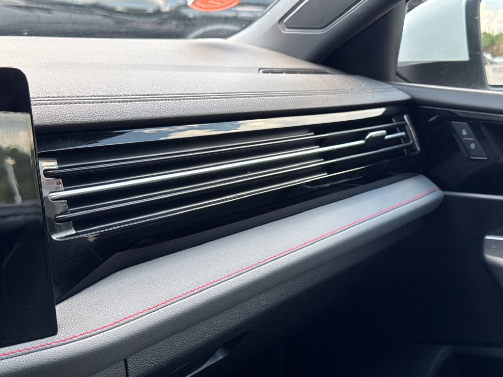 Used 2025 Volkswagen Jetta GLI Autobahn FWD image 26