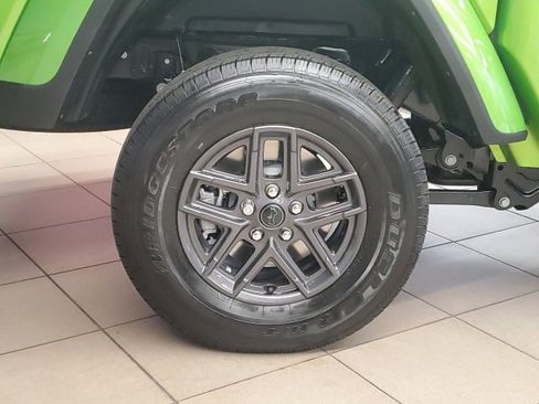 New 2025 Jeep Gladiator Sport image 3