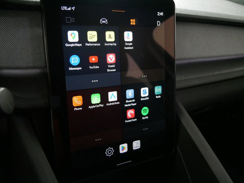 Used 2021 Polestar Polestar 2 w/ Performance Package image 30