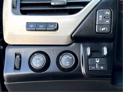 Used 2020 GMC Yukon Denali w/ Open Road Package image 12