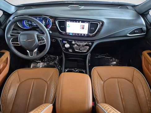 Used 2023 Chrysler Pacifica Pinnacle FWD image 19
