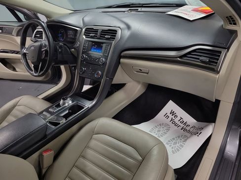 Used 2017 Ford Fusion SE image 24