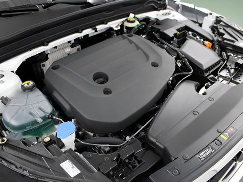 New 2025 Volvo XC40 B5 Core w/ Protection Package Premier image 33