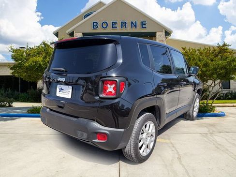 Used 2023 Jeep Renegade Latitude AWD/4WD image 5