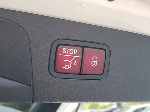 Used 2019 Mercedes-Benz GLC 300 GLC 300 w/ Premium Package image 9