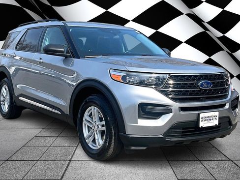 Certified 2022 Ford Explorer XLT w/ Class IV Trailer Tow Package AWD/4WD image 11