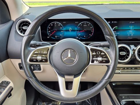 Used 2021 Mercedes-Benz GLA 250 4MATIC w/ Premium Package image 19