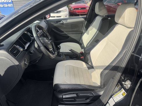Used 2016 Volkswagen Jetta Sport FWD image 8