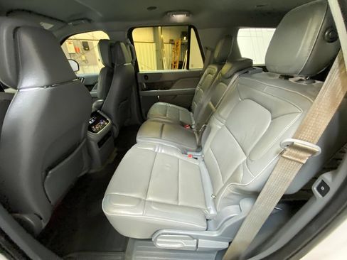 Used 2018 Lincoln Navigator Select w/ Technology Package RWD image 22