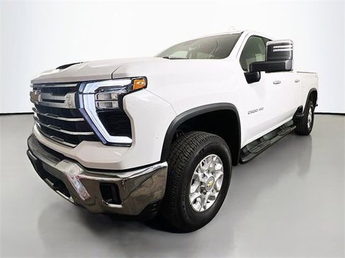 Used 2024 Chevrolet Silverado 2500 LTZ image 5