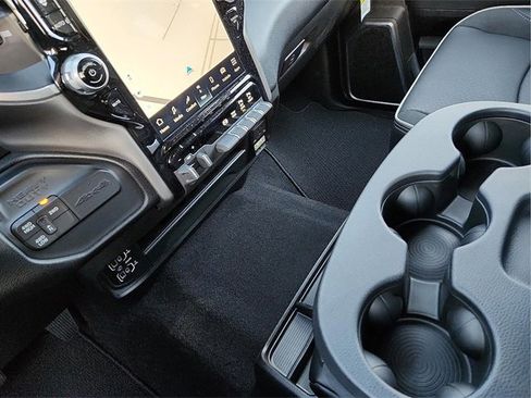 Used 2024 RAM 2500 Laramie w/ Night Edition image 20