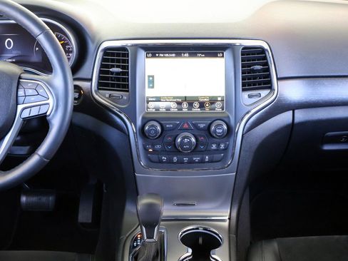 Used 2018 Jeep Grand Cherokee Altitude RWD image 17