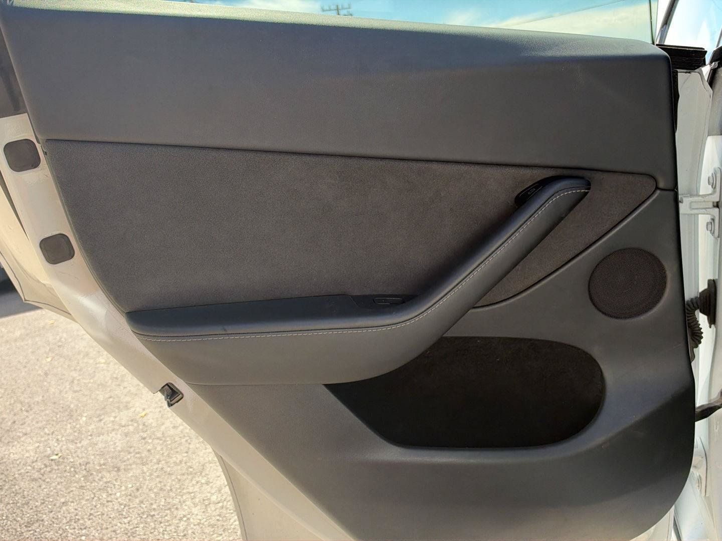 Used 2024 Tesla Model Y Long Range AWD/4WD image 17