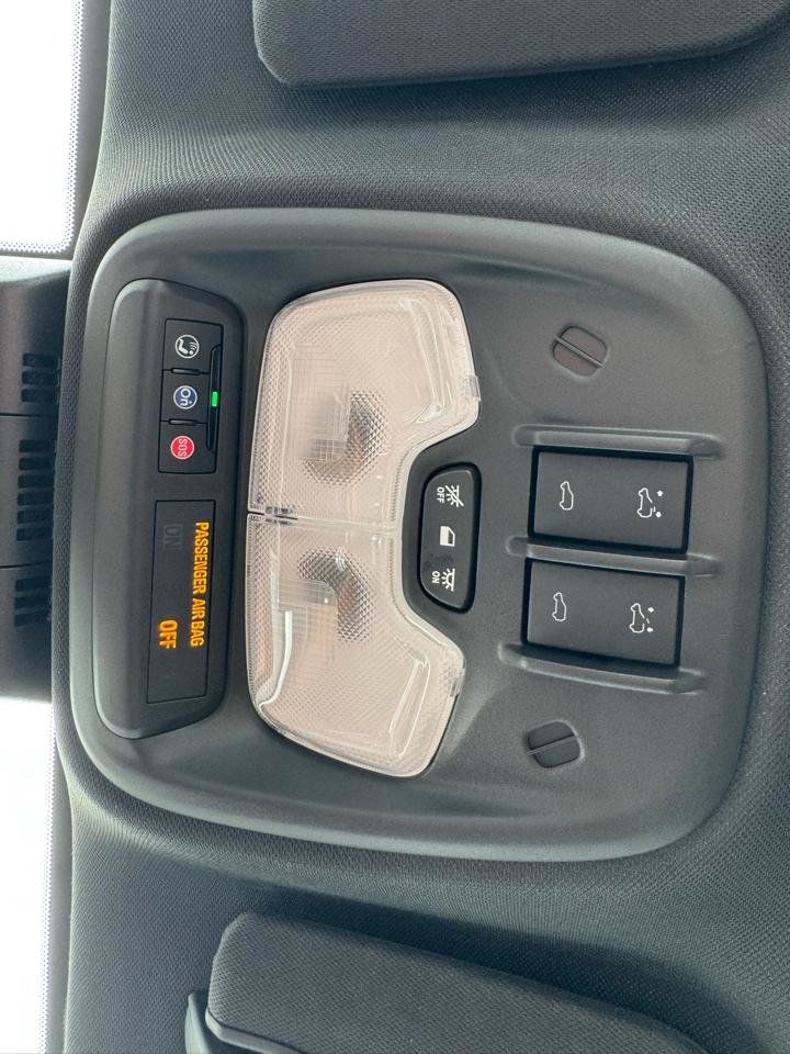 Used 2025 GMC Canyon AT4 w/ Technology Plus Package AWD/4WD image 29