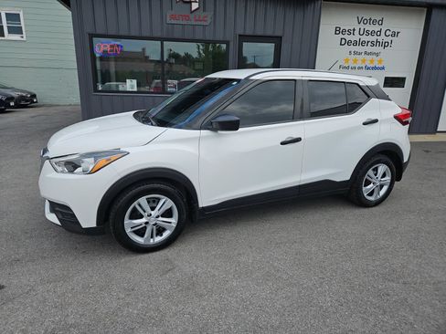 Used 2020 Nissan Kicks S FWD image 2