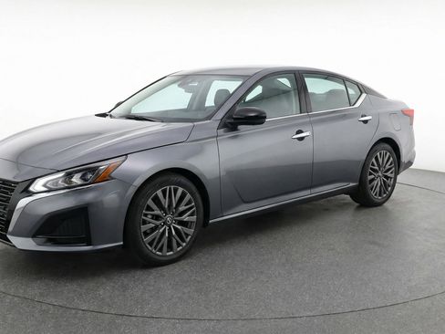 Used 2025 Nissan Altima 2.5 SV FWD image 3