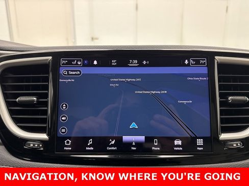 Used 2021 Chrysler Pacifica Touring-L image 3