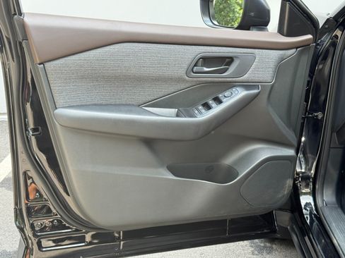 Used 2023 Nissan Rogue S FWD image 34