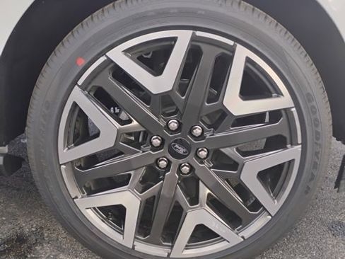 New 2025 Ford Expedition Max Platinum w/ Platinum Ultimate Package image 12