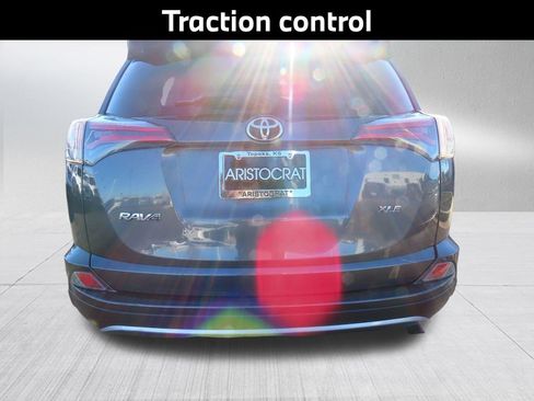 Used 2018 Toyota RAV4 XLE image 7