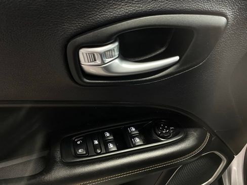 Used 2018 Jeep Compass Latitude w/ Popular Equipment Group AWD/4WD image 14