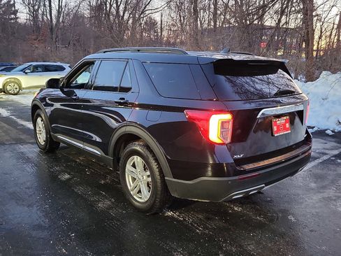 Used 2022 Ford Explorer XLT w/ Equipment Group 202A image 6