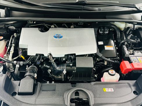 Used 2019 Toyota Prius LE image 27