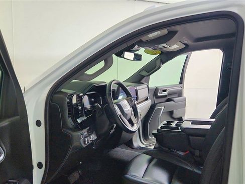 Used 2025 GMC Sierra 1500 SLT image 29