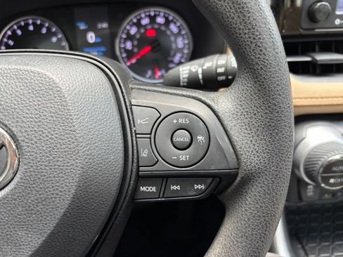 Used 2022 Toyota RAV4 XLE w/ Convenience Package FWD image 15