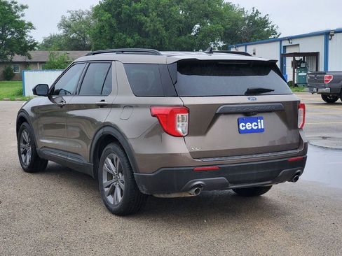 Certified 2021 Ford Explorer XLT w/ Equipment Group 202A RWD image 7