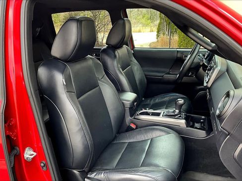 Used 2021 Toyota Tacoma TRD Sport w/ TRD Premium Sport Package image 8