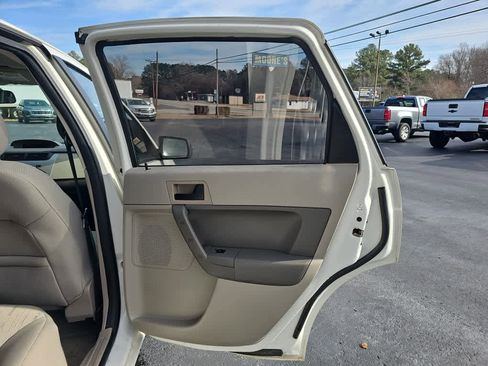 Used 2011 Ford Focus SE image 24