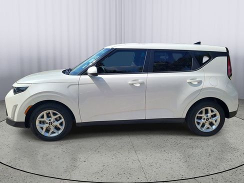 Used 2024 Kia Soul LX w/ Option Group 015 image 7