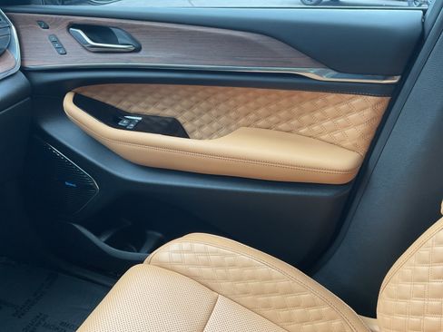 Used 2024 Jeep Grand Cherokee Summit w/ Advanced Protech Group IV image 18